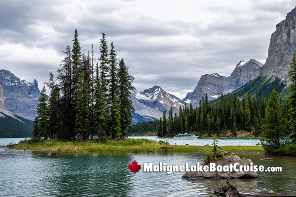Maligne Lake Boat Cruise During October